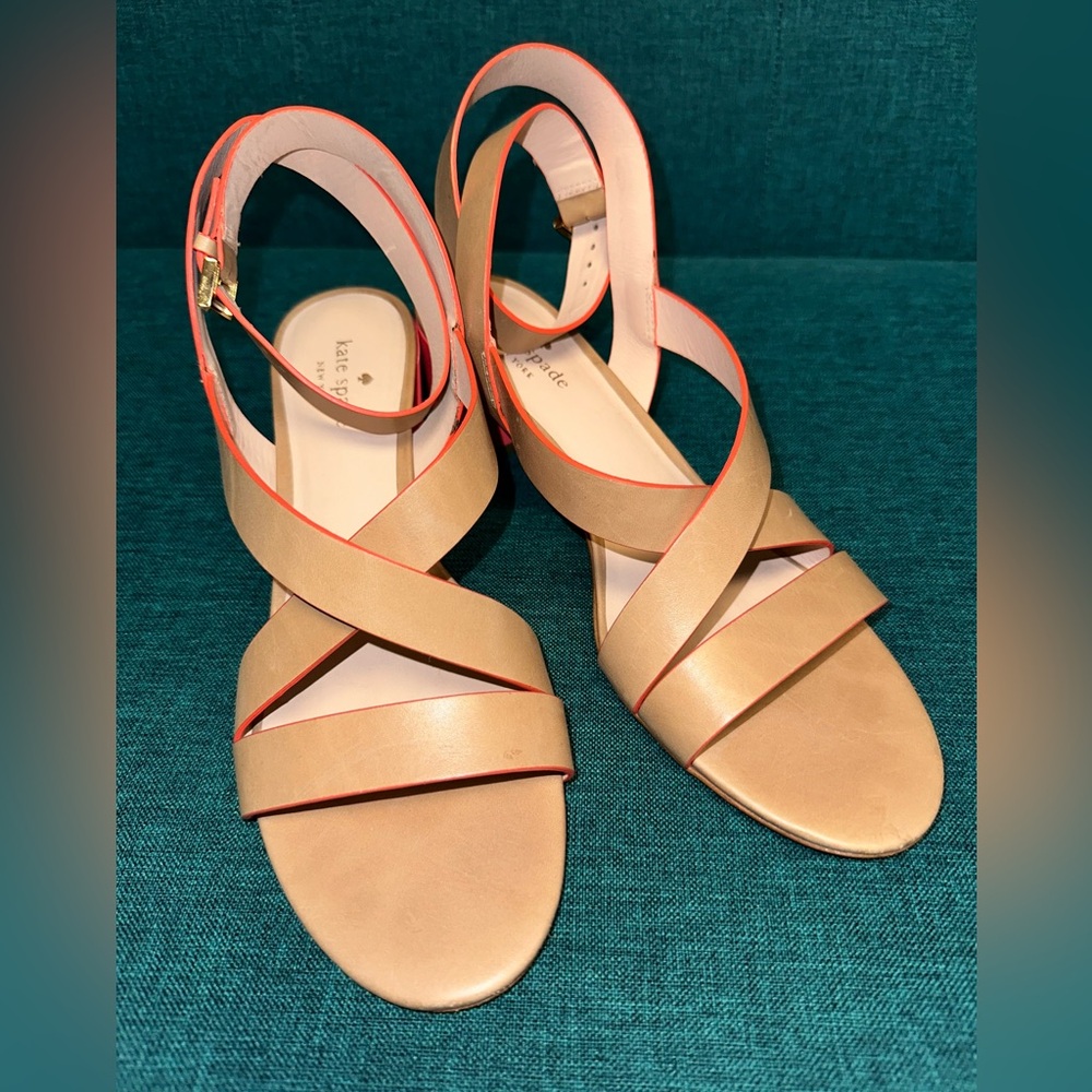 KATE SPADE KENSLEY NATURAL/POP CORAL LEATHER ANKLE STRAP SANDAL 9.5M NICE!